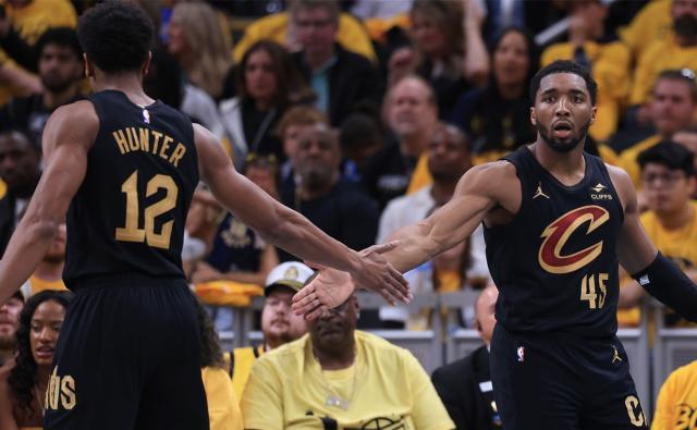 开云体育下载-拒绝0-3！米切尔创神迹比肩詹皇，完全体骑士不好惹