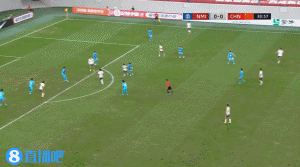 仍是0-0!第39分钟,拜合拉木禁区内倒钩打门,皮球偏出底线
